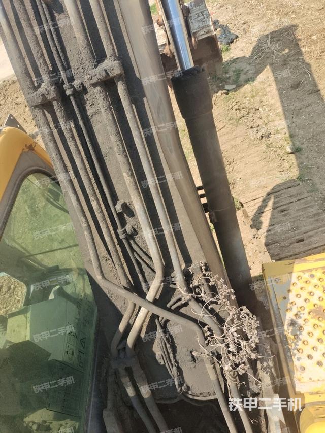 铲斗右后整体(工作和回转装置) 铲斗右后整体(工作和回转装置)