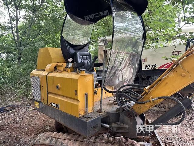 駕駛室整體(整機外觀) 駕駛室整體(整機外觀)