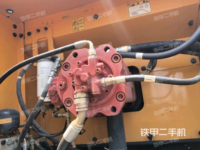 液壓泵艙室正面整體(整機(jī)外觀) 液壓泵艙室正面整體(整機(jī)外觀)