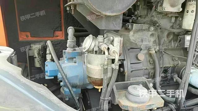 液压泵舱室正面整体(整机外观) 液压泵舱室正面整体(整机外观)