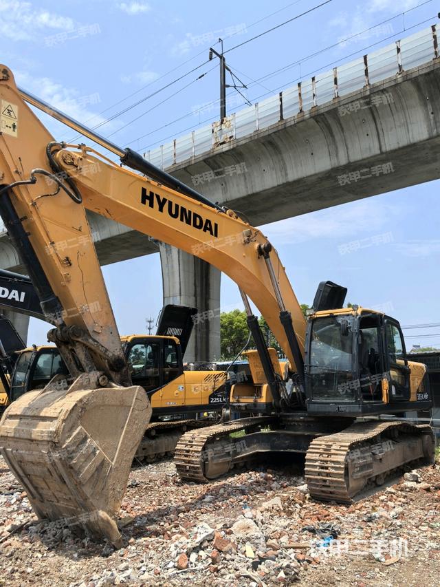現(xiàn)代R305LVS挖掘機
