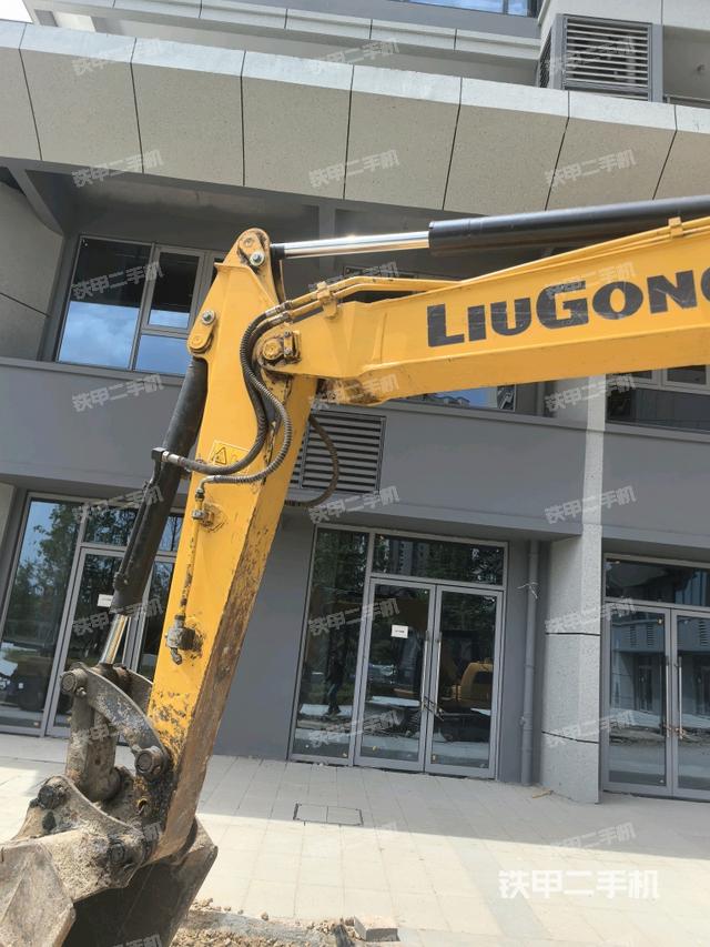 小臂整体右前（工作和回转装置）