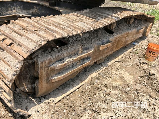 单侧履带整体(整机外观) 单侧履带整体(整机外观)