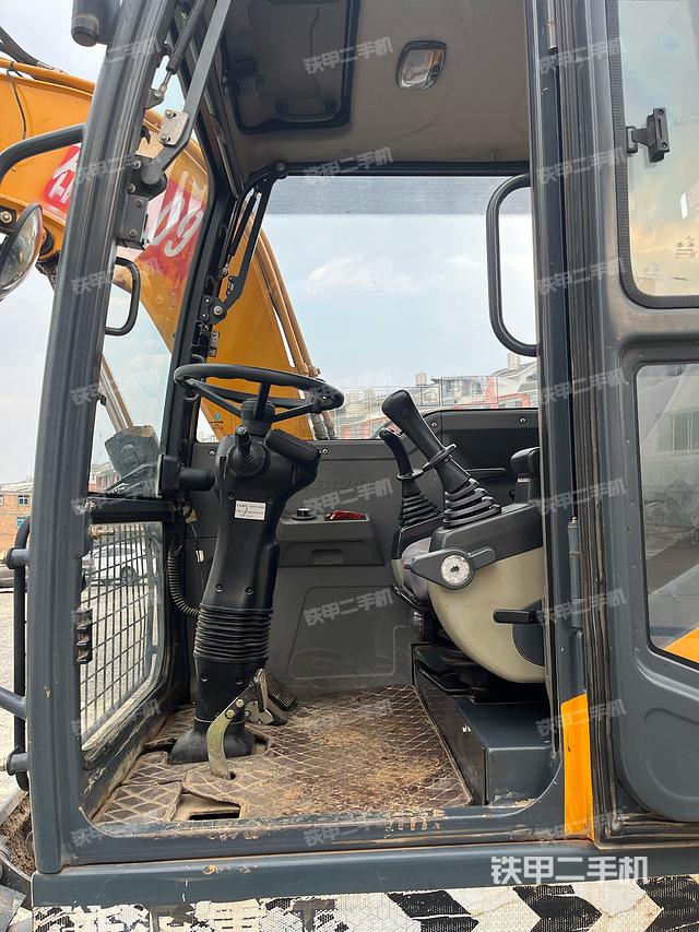 駕駛室整體(整機外觀) 駕駛室整體(整機外觀)