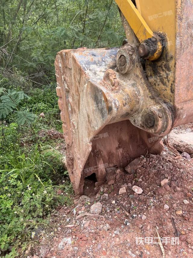 小臂整体左后(工作和回转装置) 小臂整体左后(工作和回转装置)