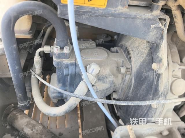 液壓泵艙室正面整體(整機(jī)外觀) 液壓泵艙室正面整體(整機(jī)外觀)