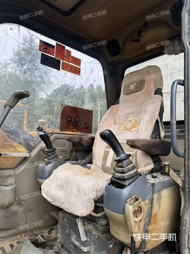 駕駛室整體(整機外觀) 駕駛室整體(整機外觀)