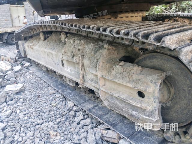 右側(cè)履帶整體(行走機(jī)構(gòu)) 右側(cè)履帶整體(行走機(jī)構(gòu))