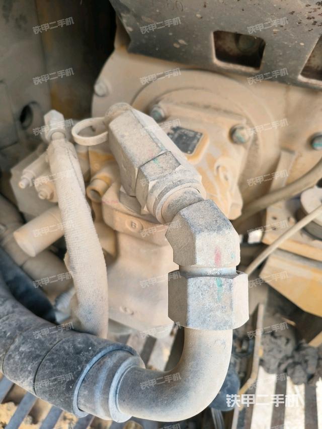 液压泵舱室正面整体(整机外观) 液压泵舱室正面整体(整机外观)