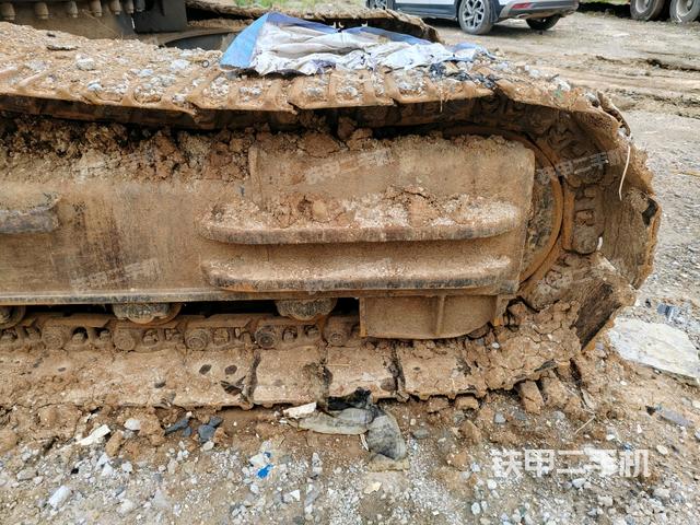 右驅(qū)動輪（行走機(jī)構(gòu)）