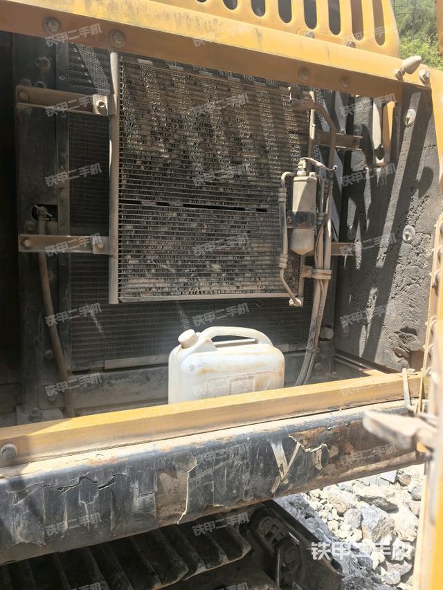 散热器正面(大件舱室) 散热器正面(大件舱室)
