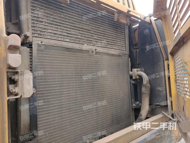 散熱器正面(大件艙室) 散熱器正面(大件艙室)