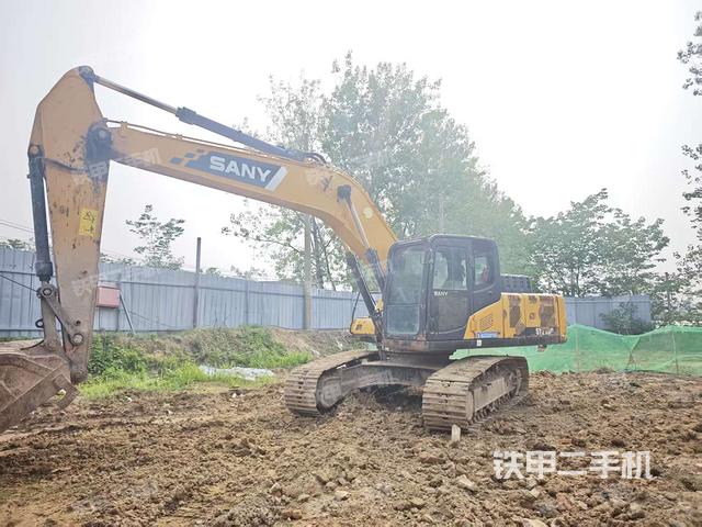 三一重工SY215C挖掘機