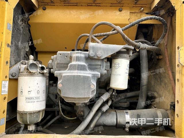 液壓泵艙室正面整體(整機(jī)外觀) 液壓泵艙室正面整體(整機(jī)外觀)