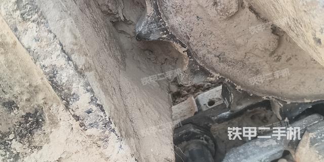 单侧履带整体(整机外观) 单侧履带整体(整机外观)