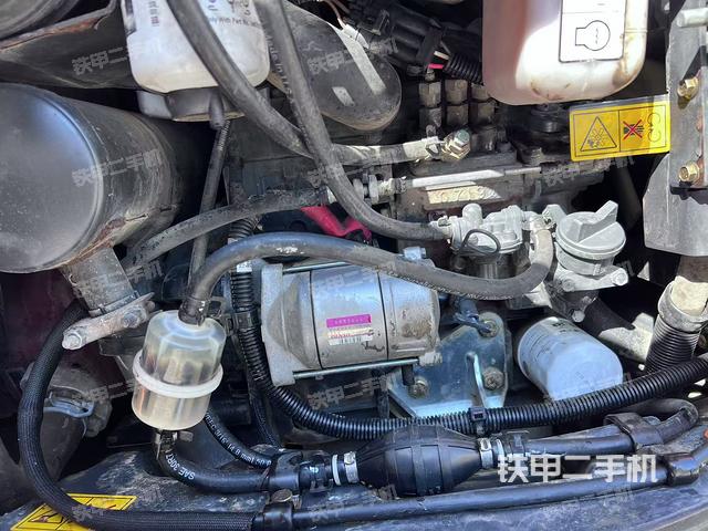液壓泵艙室正面整體(整機(jī)外觀) 液壓泵艙室正面整體(整機(jī)外觀)
