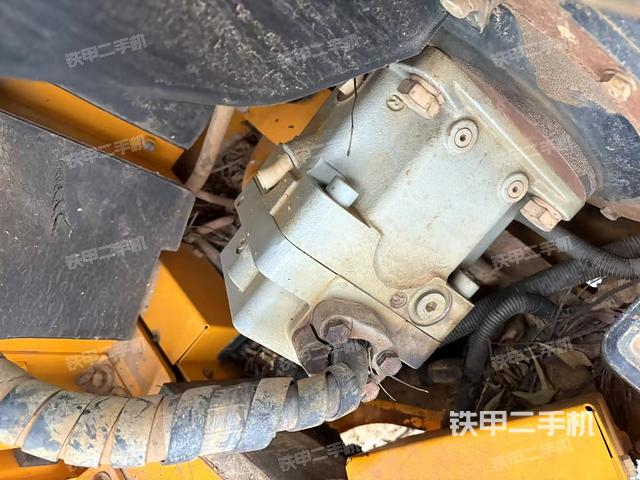 液壓泵艙室正面整體（整機(jī)外觀）