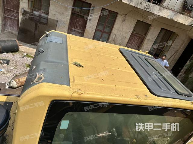 駕駛室頂部(整機外觀) 駕駛室頂部(整機外觀)
