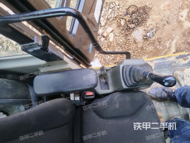 座椅左側(cè)控制臺(tái)/音響/含左手柄(駕駛室部分) 座椅左側(cè)控制臺(tái)/音響/含左手柄(駕駛室部分)