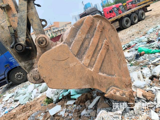小臂整體左后(工作和回轉(zhuǎn)裝置) 小臂整體左后(工作和回轉(zhuǎn)裝置)