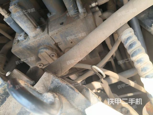 回轉(zhuǎn)馬達(dá)和主控閥(整機(jī)外觀) 回轉(zhuǎn)馬達(dá)和主控閥(整機(jī)外觀)