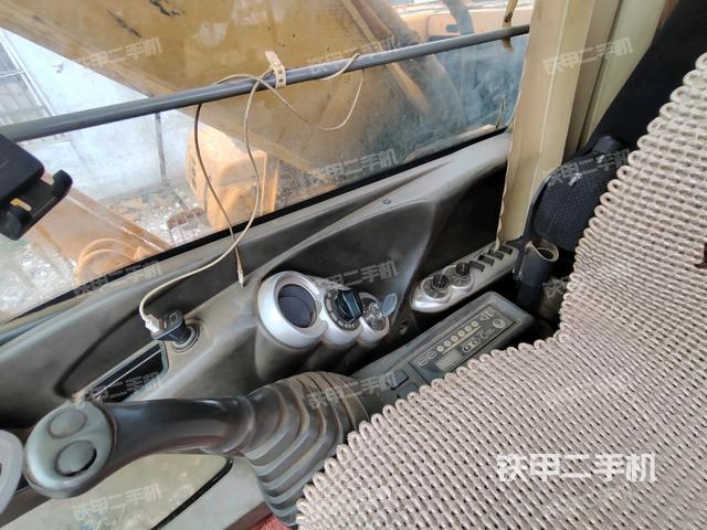 座椅右側(cè)控制臺/鑰匙門/油門/含右手柄（駕駛室部分）