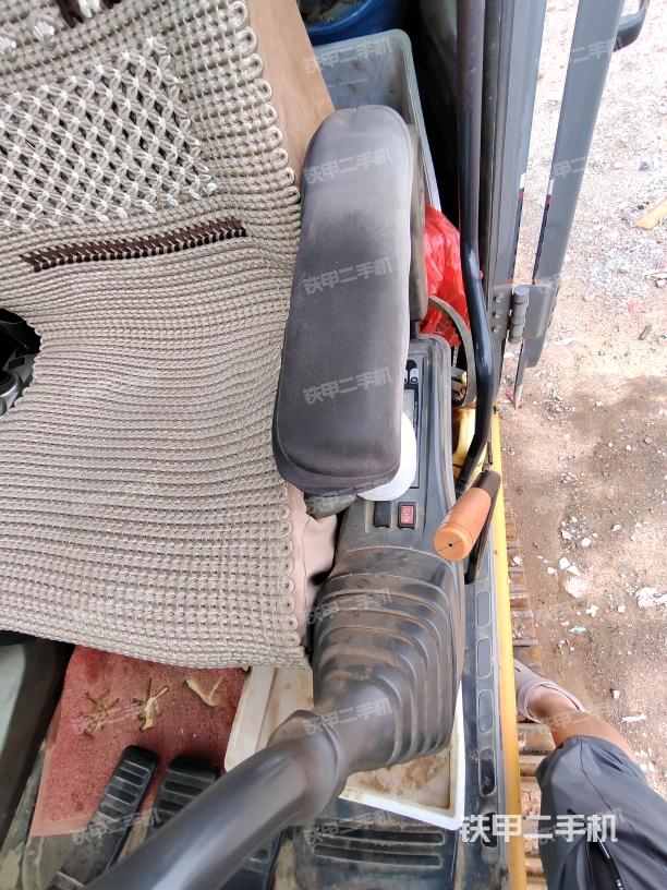 座椅左側(cè)控制臺/音響/含左手柄（駕駛室部分）