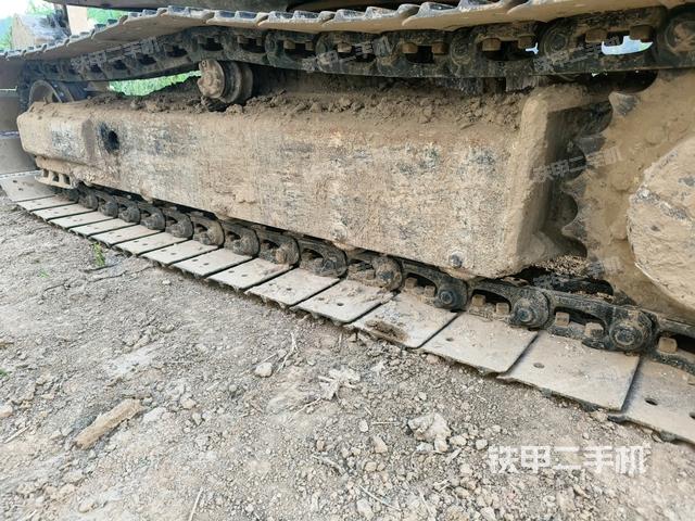 单侧履带整体(整机外观) 单侧履带整体(整机外观)