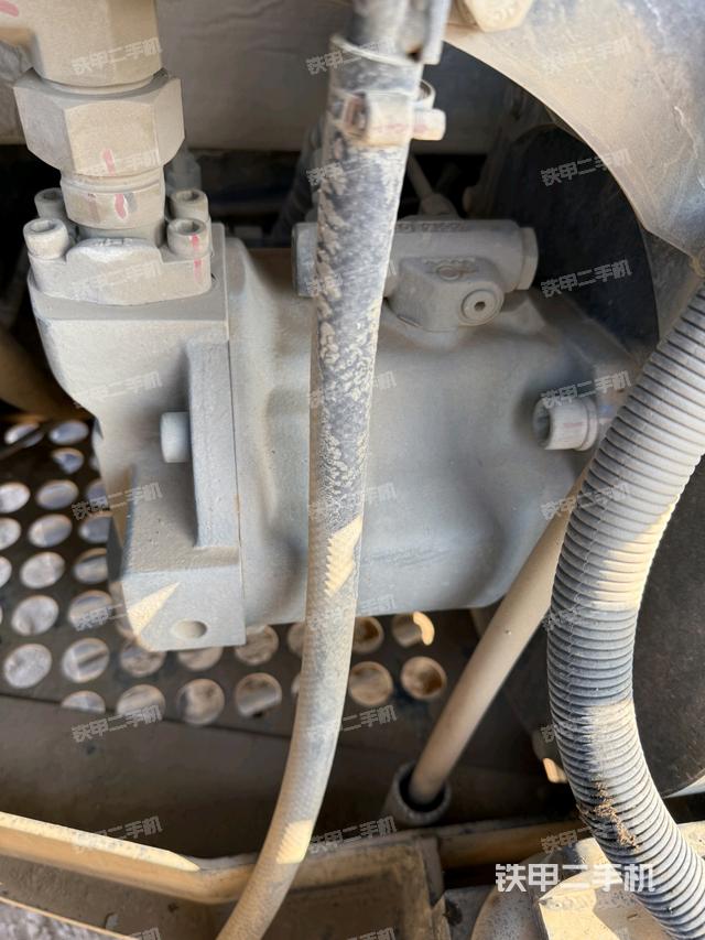 液壓泵艙室正面整體(整機(jī)外觀) 液壓泵艙室正面整體(整機(jī)外觀)