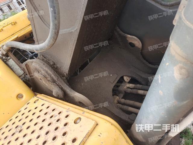 大臂背部俯視(工作和回轉(zhuǎn)裝置) 大臂背部俯視(工作和回轉(zhuǎn)裝置)