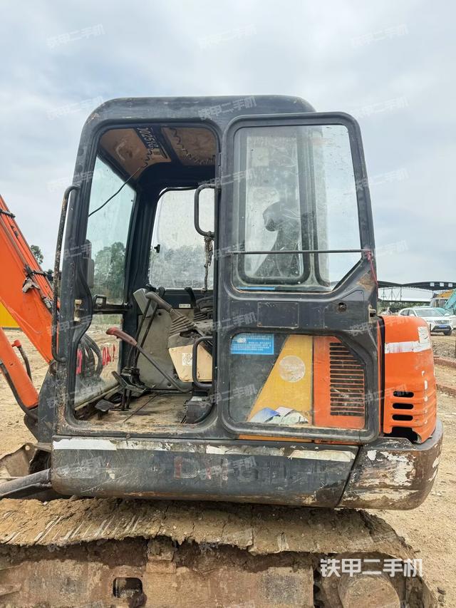 驾驶室整体（整机外观）