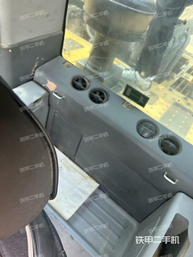 駕駛室頂部(整機外觀) 駕駛室頂部(整機外觀)