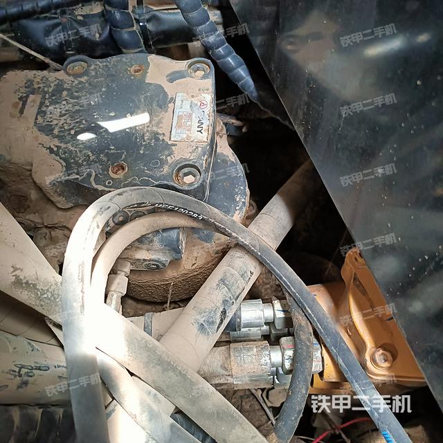 回转马达和主控阀（整机外观）