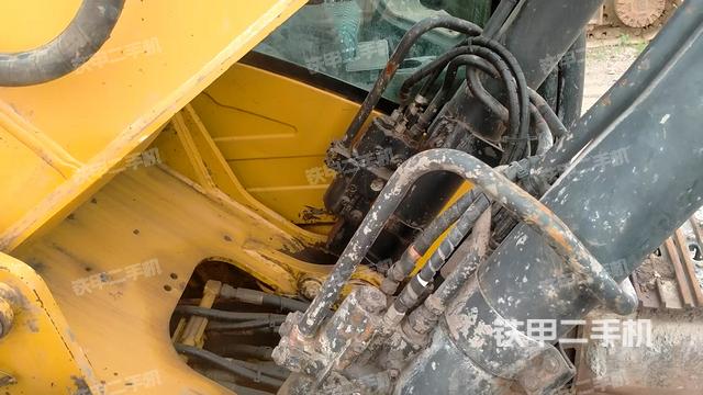 駕駛室整體(整機(jī)外觀(guān)) 駕駛室整體(整機(jī)外觀(guān))