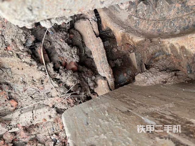 右側(cè)行走馬達蓋板（行走機構(gòu)）