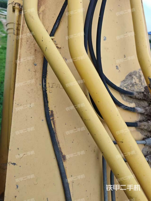 駕駛室整體(整機(jī)外觀) 駕駛室整體(整機(jī)外觀)
