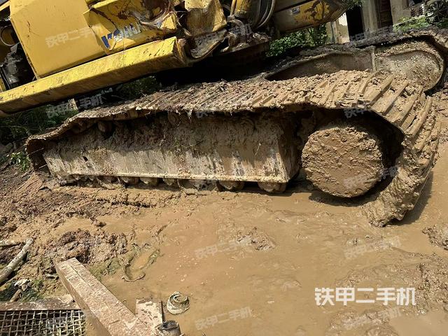 單側(cè)履帶整體(整機(jī)外觀) 單側(cè)履帶整體(整機(jī)外觀)