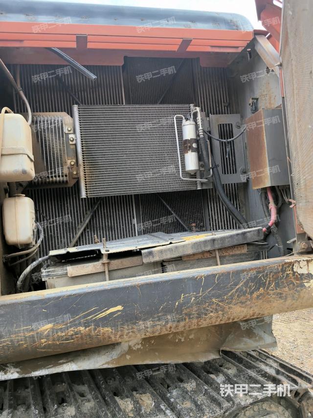 散熱器正面(大件艙室) 散熱器正面(大件艙室)