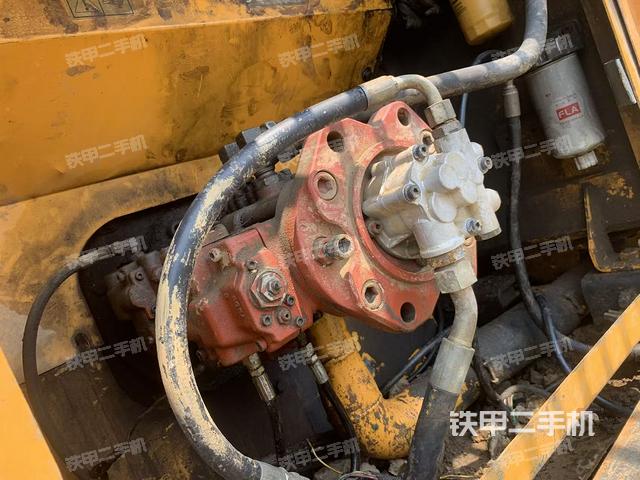 液壓泵艙室正面整體(整機(jī)外觀) 液壓泵艙室正面整體(整機(jī)外觀)