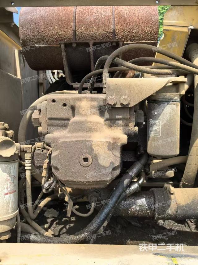 液壓泵艙室正面整體(整機(jī)外觀) 液壓泵艙室正面整體(整機(jī)外觀)