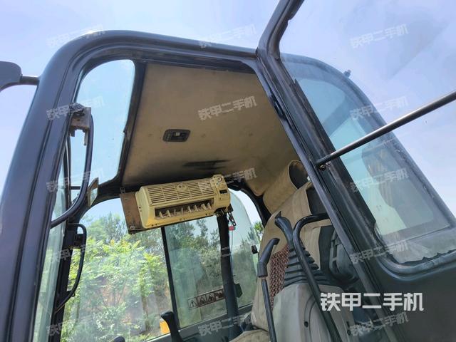 驾驶室顶部(整机外观) 驾驶室顶部(整机外观)