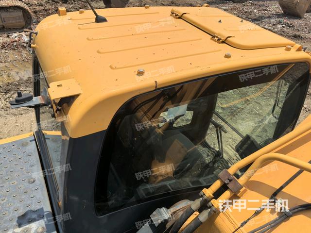 驾驶室顶部(整机外观) 驾驶室顶部(整机外观)