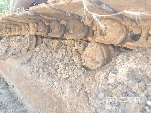 右侧履带整体(行走机构) 右侧履带整体(行走机构)