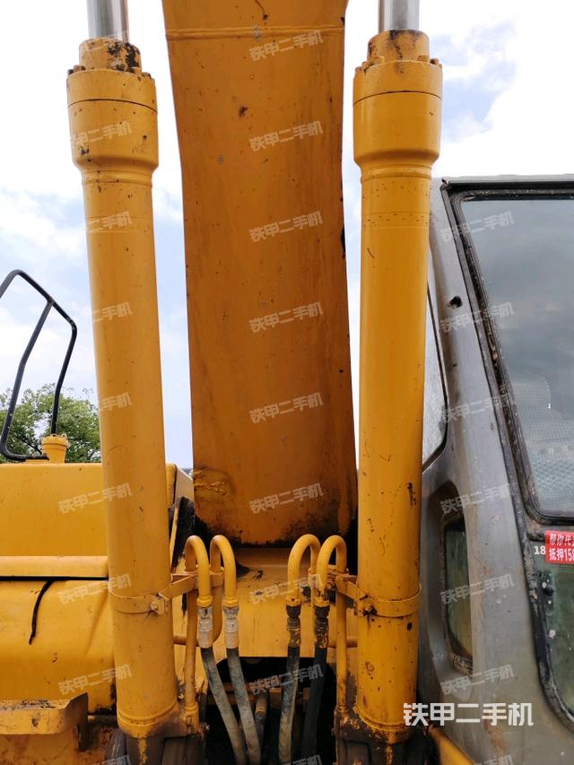 大臂油缸整體?豎拍（工作和回轉(zhuǎn)裝置）