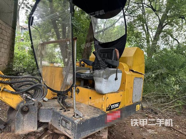 三一重工SY16C挖掘机