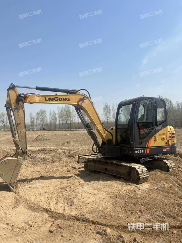 駕駛室整體(整機外觀) 駕駛室整體(整機外觀)