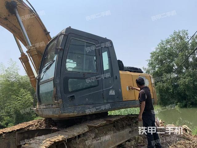 現(xiàn)代R215-7挖掘機