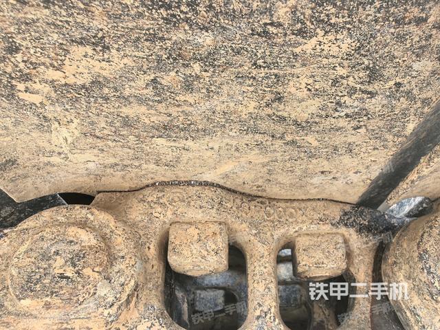 右側(cè)履帶整體(行走機(jī)構(gòu)) 右側(cè)履帶整體(行走機(jī)構(gòu))