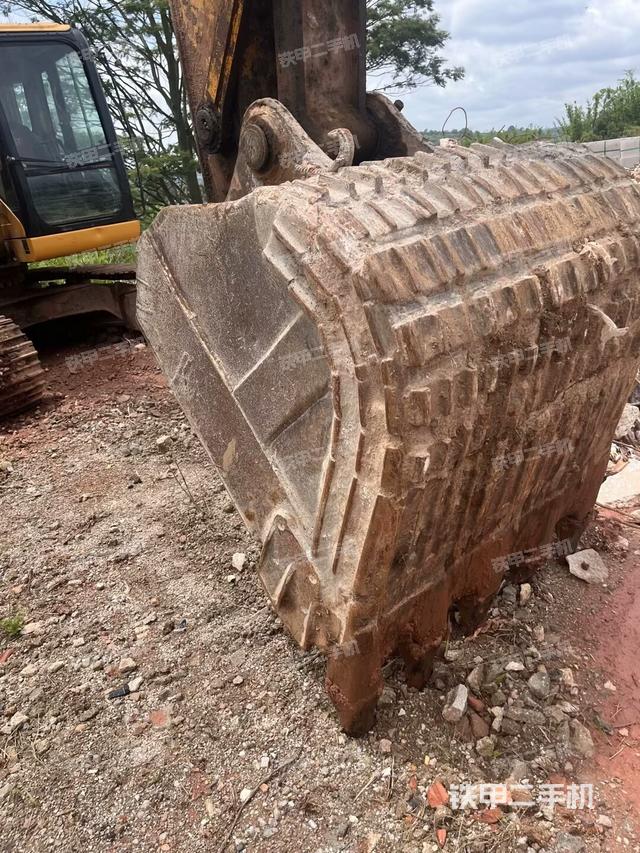 大臂整体 右侧(工作和回转装置) 大臂整体 右侧(工作和回转装置)