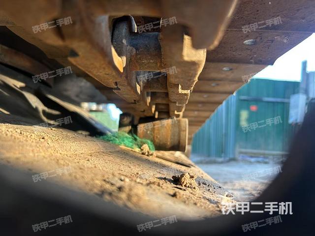 單側(cè)履帶整體(整機外觀) 單側(cè)履帶整體(整機外觀)
